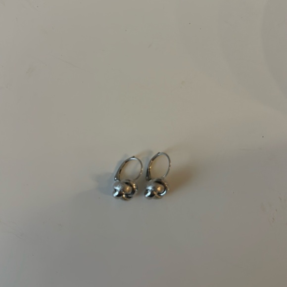 Silver knot earrings - Picture 1 of 3